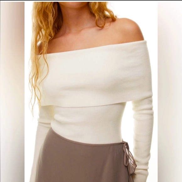 Wilfred Tops - Aritzia Wilfred Nola off-shoulder knit shirt size XS